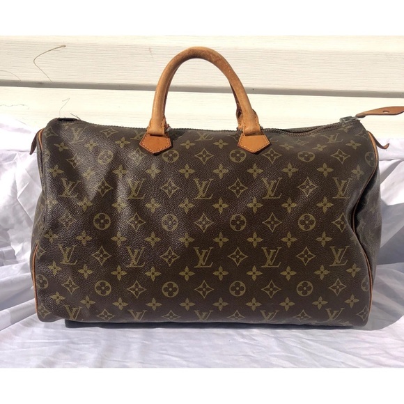 Louis Vuitton Handbags - Authentic Louis Vuitton Monogram Speedy 40 – Good Condition w/ Lock & Key
